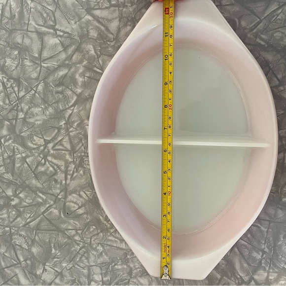 Pyrex pink daisy serving dish - Picture 2 of 4